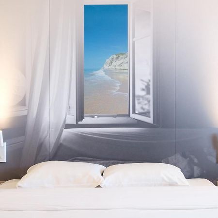 B&B Hotel Calais Centre St Pierre Εξωτερικό φωτογραφία