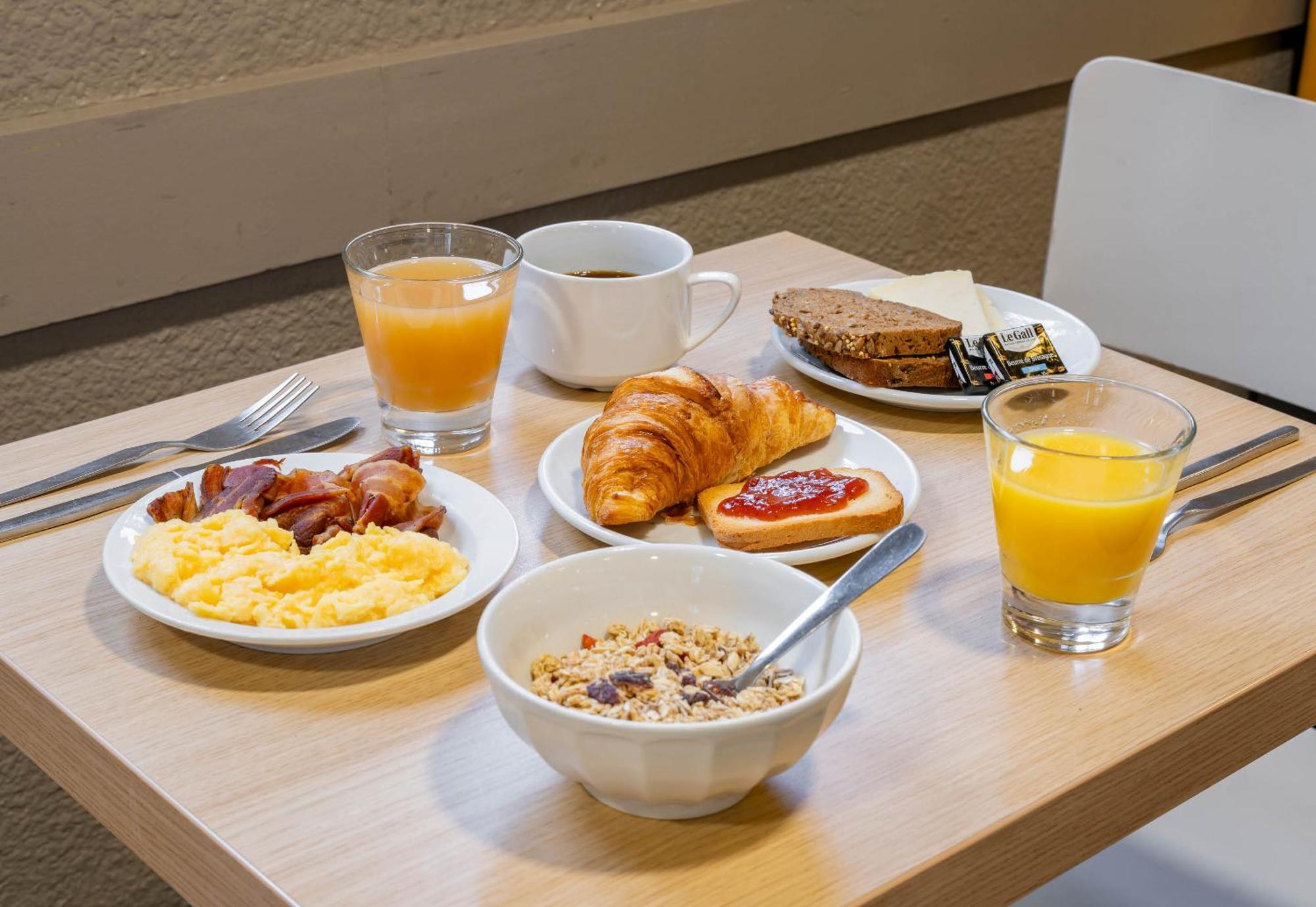 B&B Hotel Calais Centre St Pierre Εξωτερικό φωτογραφία