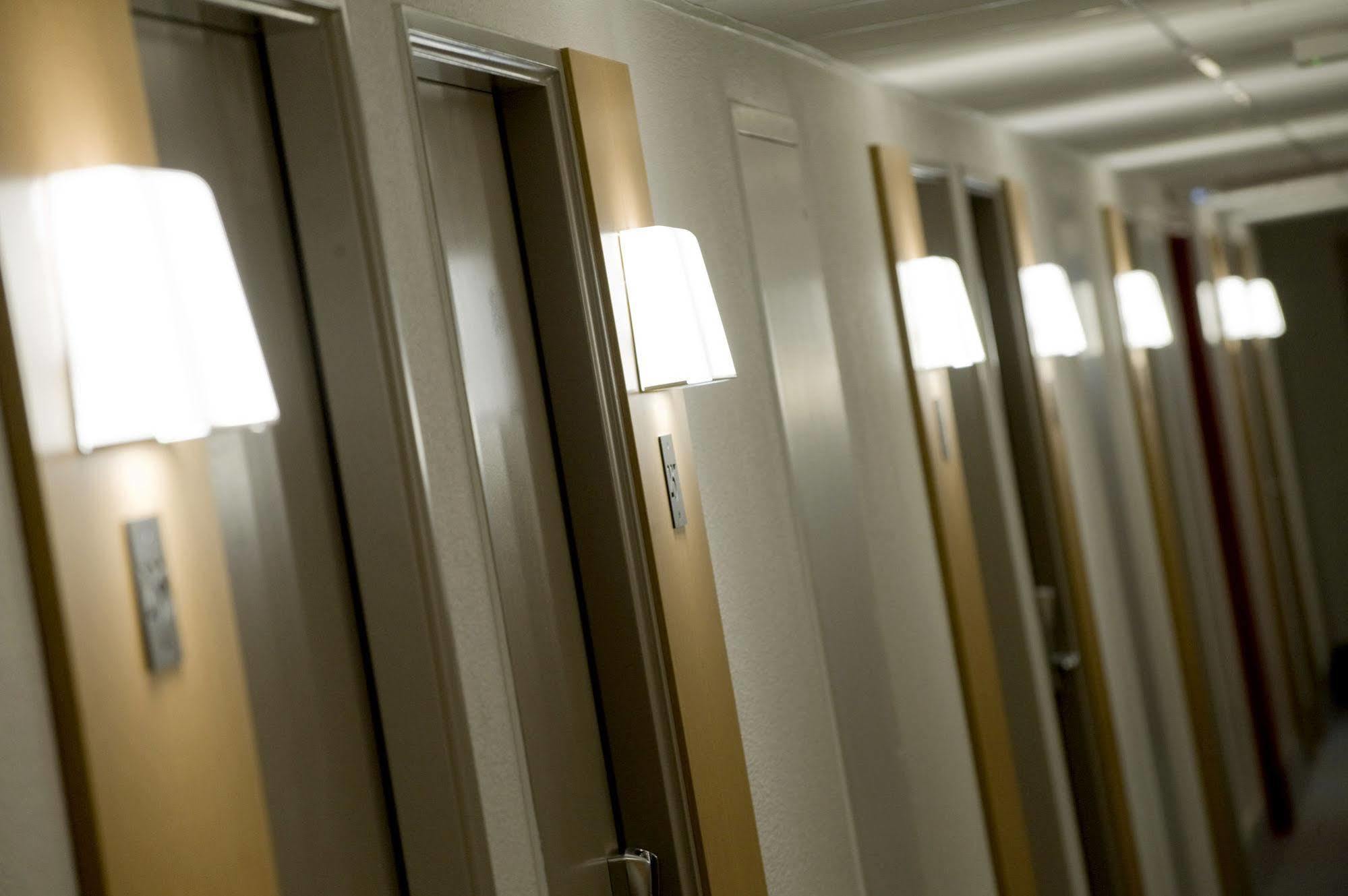 B&B Hotel Calais Centre St Pierre Εξωτερικό φωτογραφία